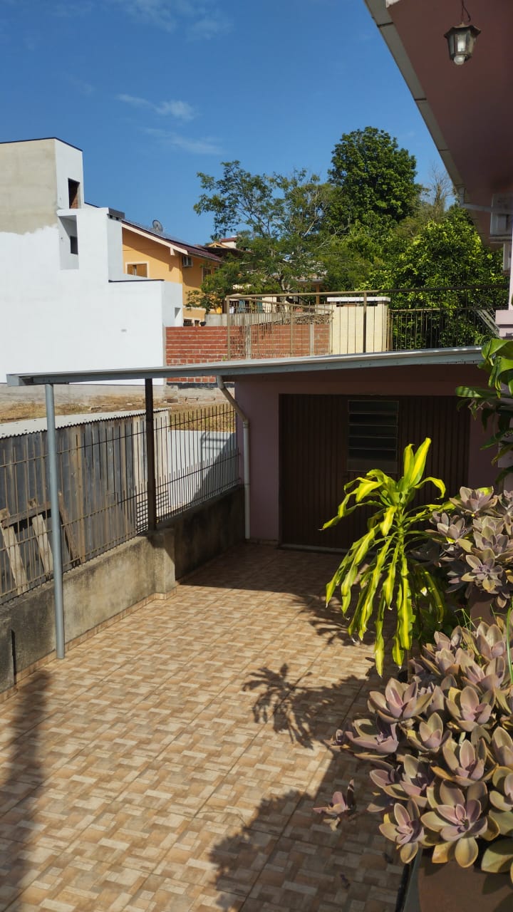 Casa zona alta em Estrela