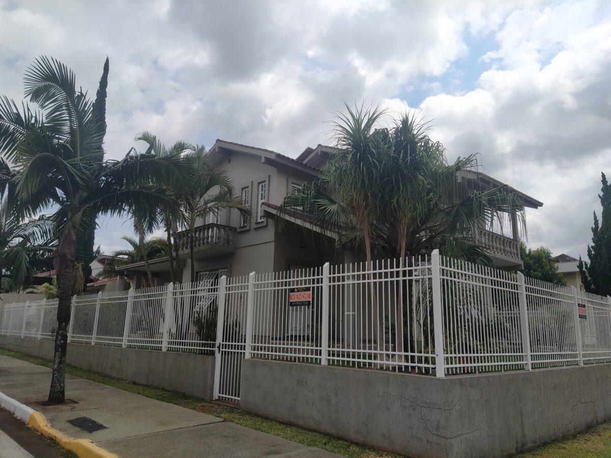 Casa de esquina no Centro Admistrativo